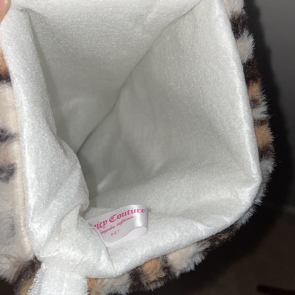 🎉HP🎉New Juicy Couture Pet Leopard/Cream Faux Fur Paw Print Holiday Stocking🐾 - Picture 8 of 10